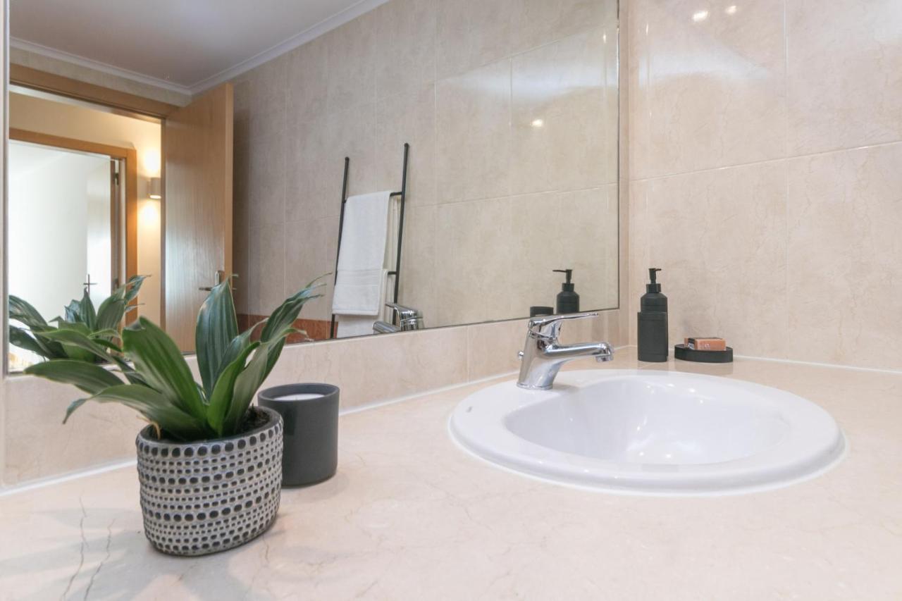 Premium Flat In Upscale Area, Balcony, Parking Apartment Lisbon Bagian luar foto